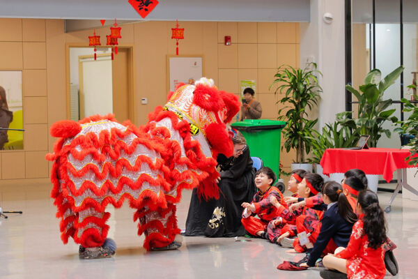 蛇年新春庆祝盛典,杭州惠灵顿外籍人员子女学校