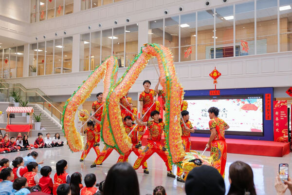 蛇年新春庆祝盛典,杭州惠灵顿外籍人员子女学校