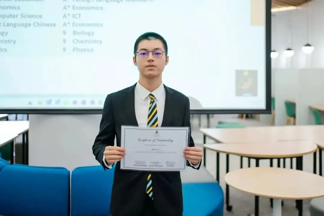 IGCSE再度登顶,Steve同学横扫两项中国顶尖奖!