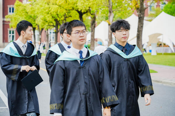 惠灵顿杭州校区高中部毕业典礼,杭州惠灵顿外籍人员子女学校