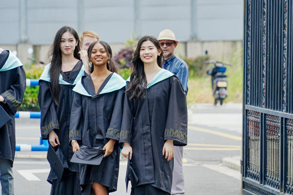 惠灵顿杭州校区高中部毕业典礼,杭州惠灵顿外籍人员子女学校