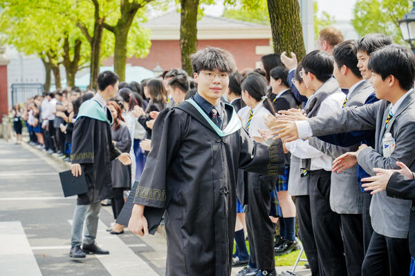 惠灵顿杭州校区高中部毕业典礼,杭州惠灵顿外籍人员子女学校