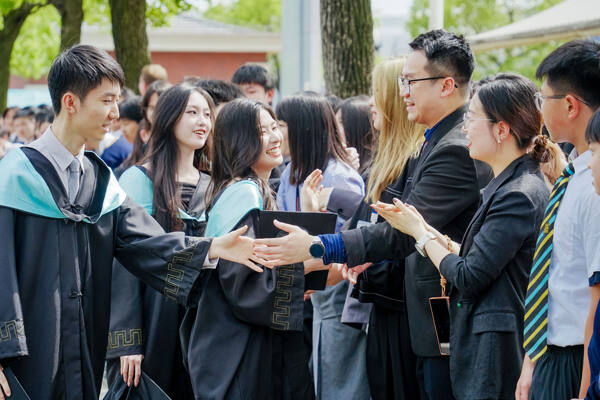 惠灵顿杭州校区高中部毕业典礼,杭州惠灵顿外籍人员子女学校