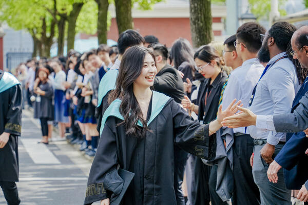 惠灵顿杭州校区高中部毕业典礼,杭州惠灵顿外籍人员子女学校