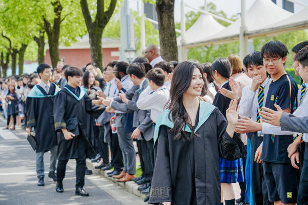 惠灵顿杭州校区高中部毕业典礼,杭州惠灵顿外籍人员子女学校