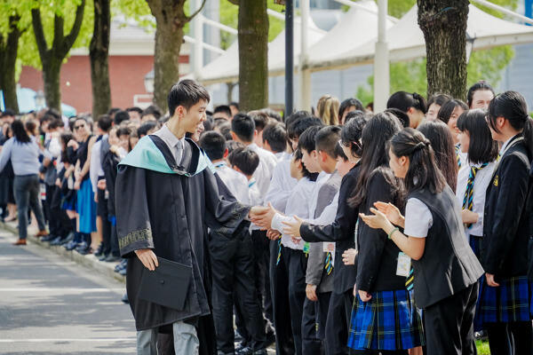 惠灵顿杭州校区高中部毕业典礼,杭州惠灵顿外籍人员子女学校