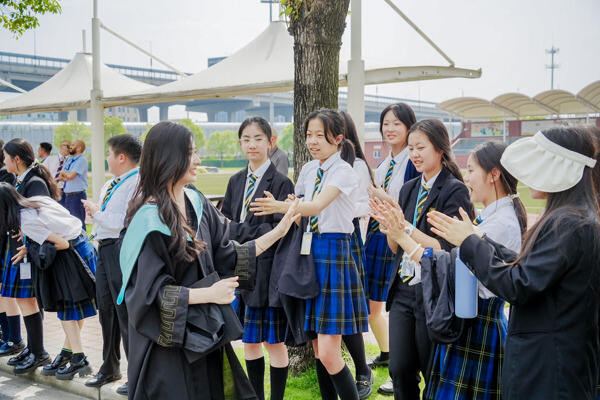 惠灵顿杭州校区高中部毕业典礼,杭州惠灵顿外籍人员子女学校