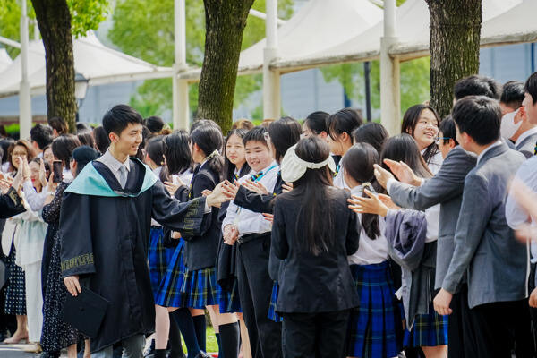 惠灵顿杭州校区高中部毕业典礼,杭州惠灵顿外籍人员子女学校