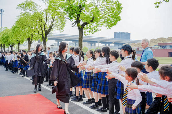 惠灵顿杭州校区高中部毕业典礼,杭州惠灵顿外籍人员子女学校