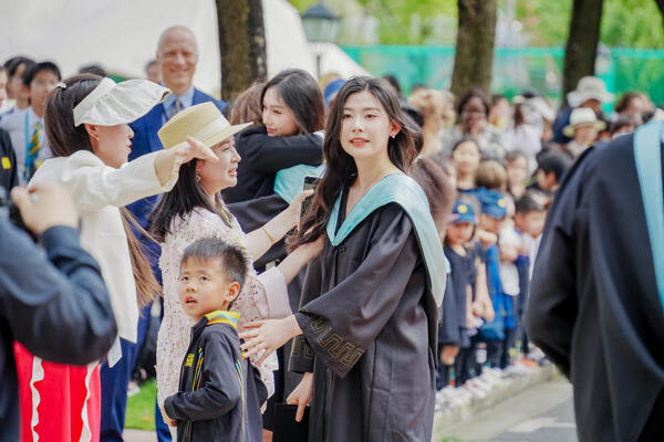 惠灵顿杭州校区高中部毕业典礼,杭州惠灵顿外籍人员子女学校