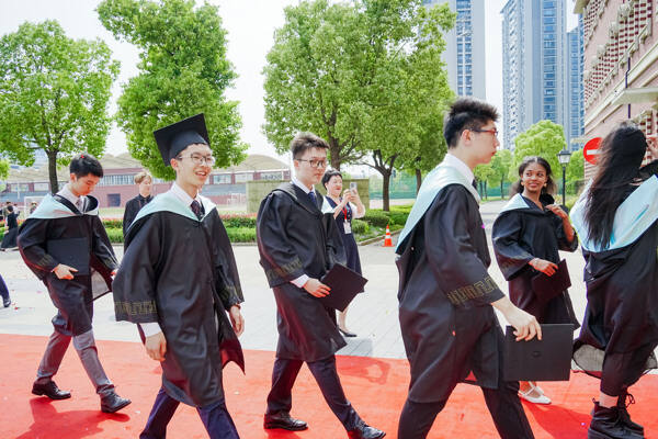 惠灵顿杭州校区高中部毕业典礼,杭州惠灵顿外籍人员子女学校