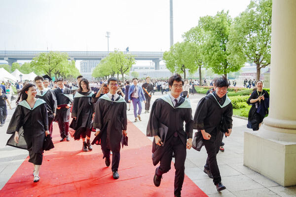 惠灵顿杭州校区高中部毕业典礼,杭州惠灵顿外籍人员子女学校