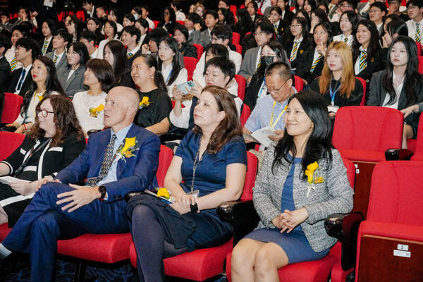 惠灵顿杭州校区高中部毕业典礼,杭州惠灵顿外籍人员子女学校