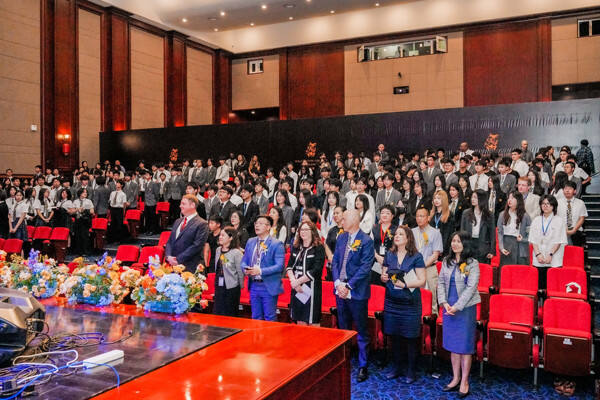 惠灵顿杭州校区高中部毕业典礼,杭州惠灵顿外籍人员子女学校