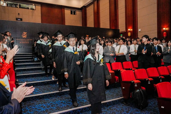 惠灵顿杭州校区高中部毕业典礼,杭州惠灵顿外籍人员子女学校