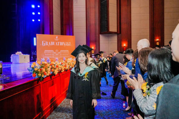 惠灵顿杭州校区高中部毕业典礼,杭州惠灵顿外籍人员子女学校