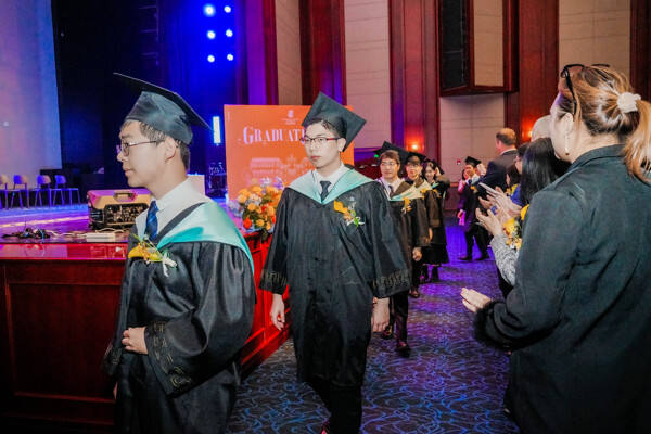 惠灵顿杭州校区高中部毕业典礼,杭州惠灵顿外籍人员子女学校