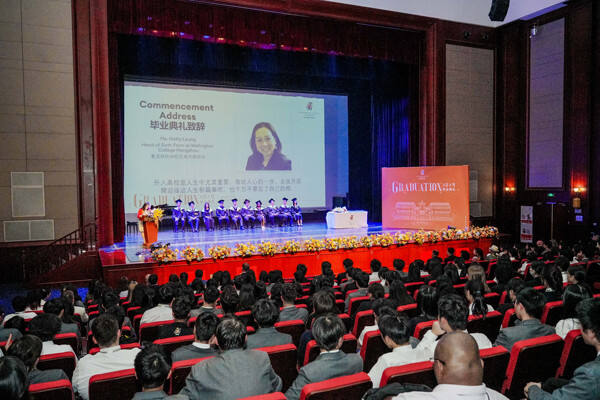 惠灵顿杭州校区高中部毕业典礼,杭州惠灵顿外籍人员子女学校