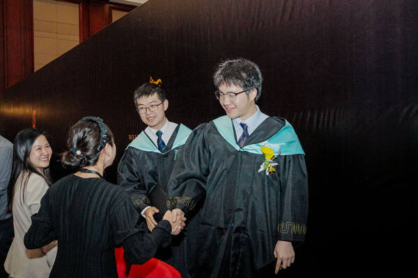 惠灵顿杭州校区高中部毕业典礼,杭州惠灵顿外籍人员子女学校