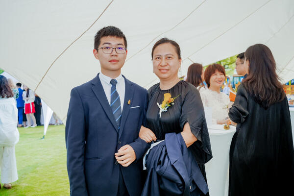 惠灵顿杭州校区高中部毕业典礼,杭州惠灵顿外籍人员子女学校