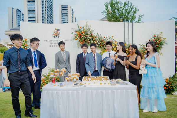惠灵顿杭州校区高中部毕业典礼,杭州惠灵顿外籍人员子女学校
