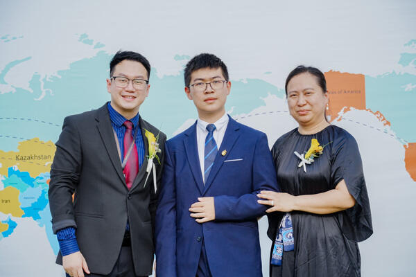 惠灵顿杭州校区高中部毕业典礼,杭州惠灵顿外籍人员子女学校