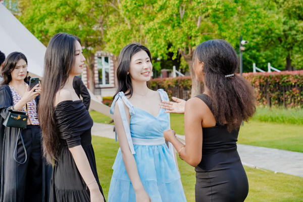 惠灵顿杭州校区高中部毕业典礼,杭州惠灵顿外籍人员子女学校