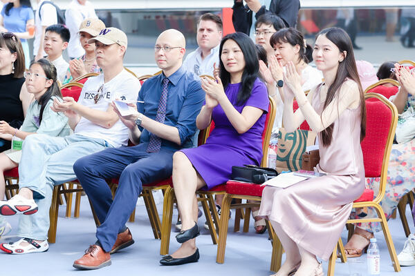 惠灵顿杭州校区学生艺术展开幕式,杭州惠灵顿外籍人员子女学校