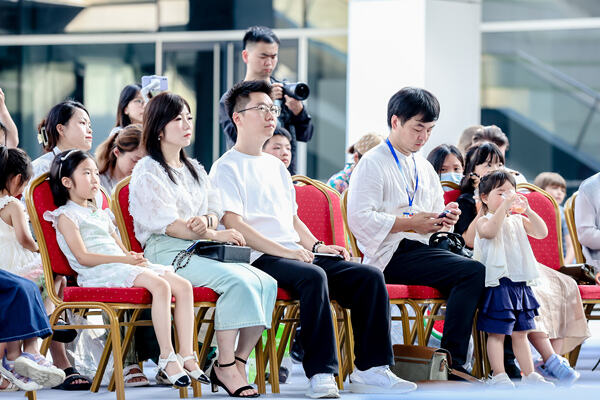 惠灵顿杭州校区学生艺术展开幕式,杭州惠灵顿外籍人员子女学校