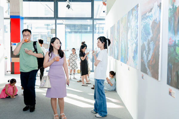 惠灵顿杭州校区学生艺术展开幕式,杭州惠灵顿外籍人员子女学校