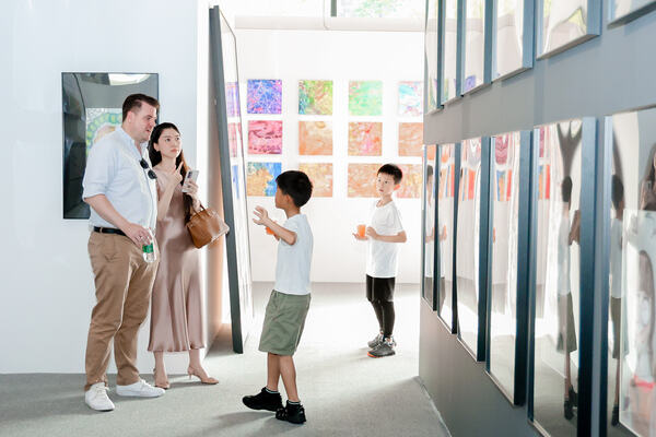 惠灵顿杭州校区学生艺术展开幕式,杭州惠灵顿外籍人员子女学校