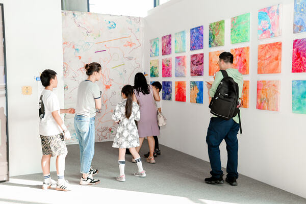 惠灵顿杭州校区学生艺术展开幕式,杭州惠灵顿外籍人员子女学校