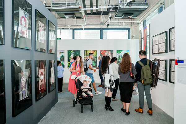 惠灵顿杭州校区学生艺术展开幕式,杭州惠灵顿外籍人员子女学校