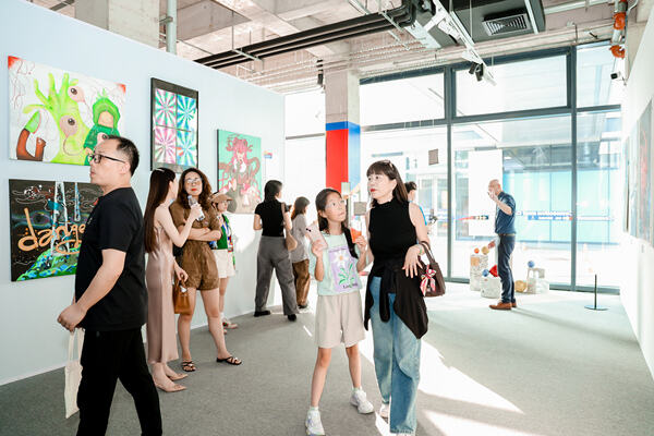 惠灵顿杭州校区学生艺术展开幕式,杭州惠灵顿外籍人员子女学校
