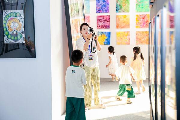 惠灵顿杭州校区学生艺术展开幕式,杭州惠灵顿外籍人员子女学校