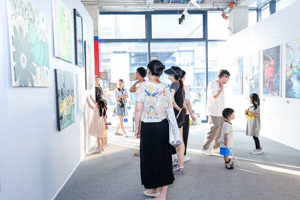 惠灵顿杭州校区学生艺术展开幕式,杭州惠灵顿外籍人员子女学校