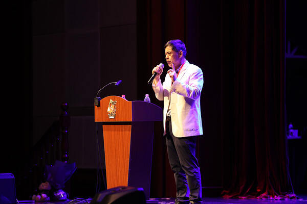 Mr. Shen Shixi, the King of Animal Stories,Wellington College International Hangzhou