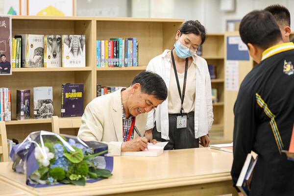 Mr. Shen Shixi, the King of Animal Stories,Wellington College International Hangzhou