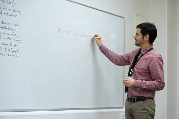Economics class,Hiba Academy Hangzhou