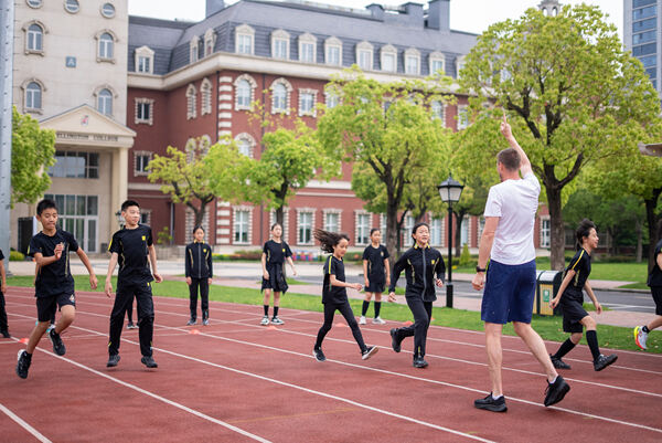 A Visit From Martin Brockman, A Bronze Medal Decathlete,Hiba Academy Hangzhou