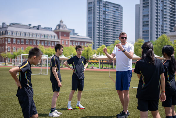A Visit From Martin Brockman, A Bronze Medal Decathlete,Hiba Academy Hangzhou