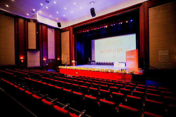 WCCH Sixth Form Graduation Ceremony,Hiba Academy Hangzhou