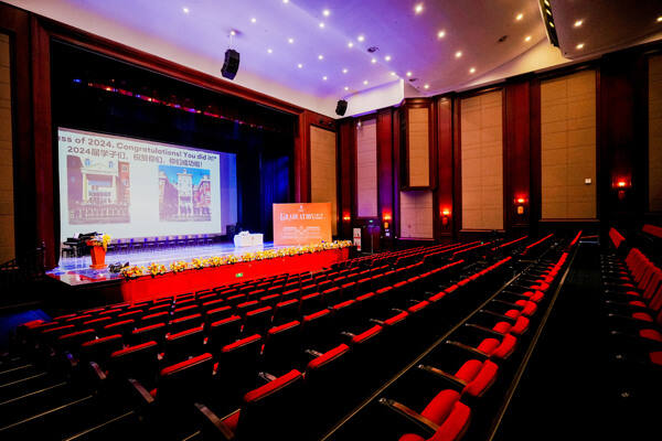 WCCH Sixth Form Graduation Ceremony,Hiba Academy Hangzhou