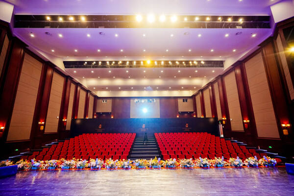 WCCH Sixth Form Graduation Ceremony,Hiba Academy Hangzhou
