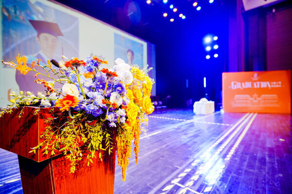 WCCH Sixth Form Graduation Ceremony,Hiba Academy Hangzhou
