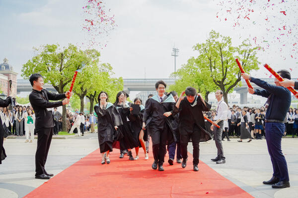WCCH Sixth Form Graduation Ceremony,Hiba Academy Hangzhou