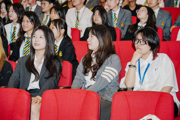 WCCH Sixth Form Graduation Ceremony,Hiba Academy Hangzhou