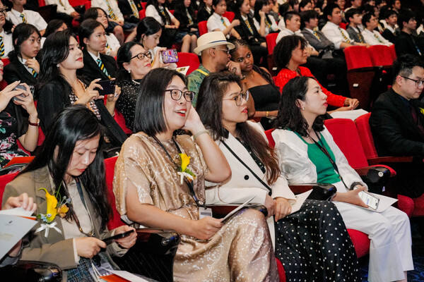 WCCH Sixth Form Graduation Ceremony,Hiba Academy Hangzhou