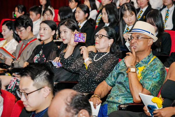 WCCH Sixth Form Graduation Ceremony,Hiba Academy Hangzhou