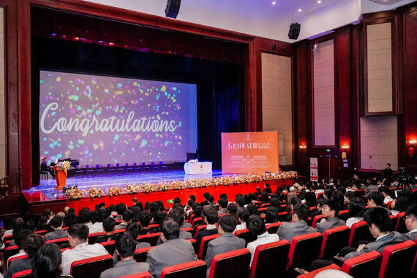 WCCH Sixth Form Graduation Ceremony,Hiba Academy Hangzhou